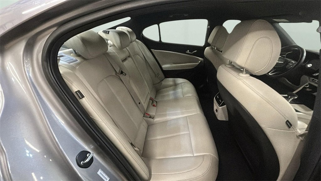 Used 2025 Genesis G70 2.5T image 14