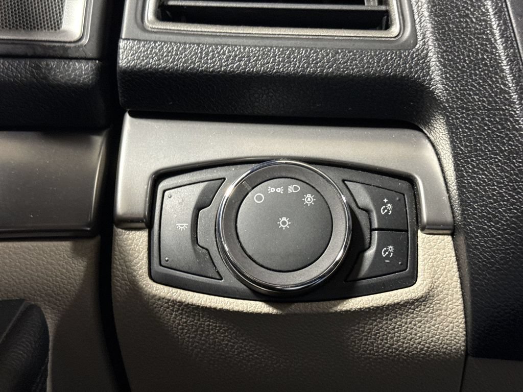 Used 2019 Ford Explorer XLT AWD/4WD image 18