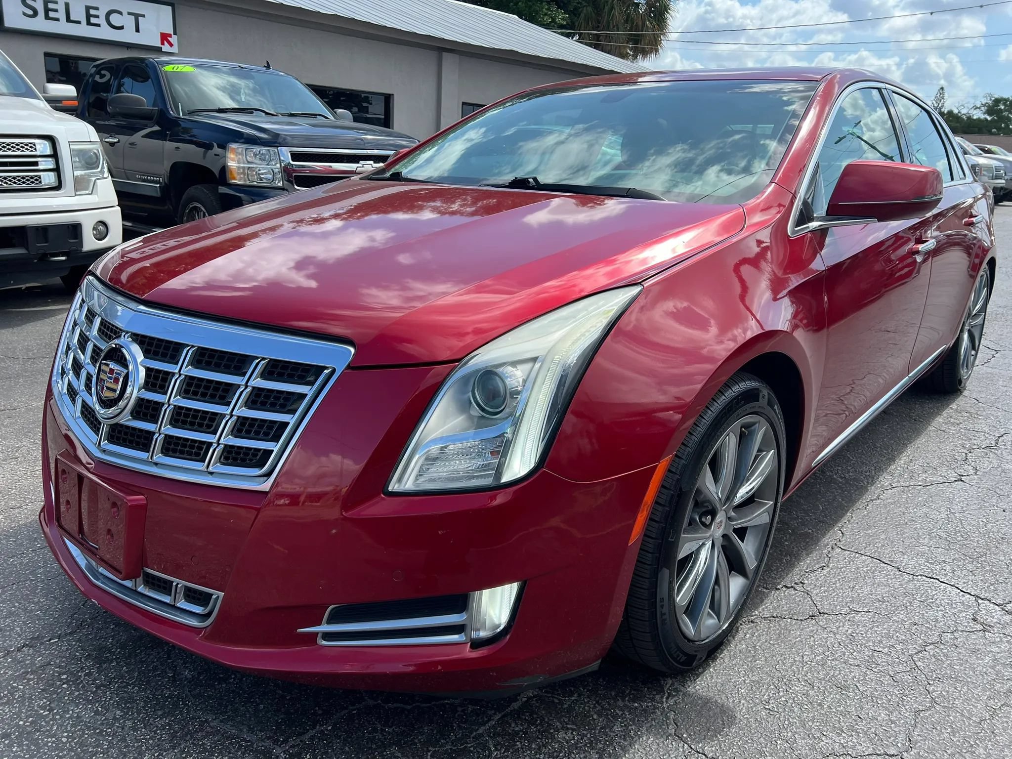 Used 2013 Cadillac XTS Luxury FWD image 2