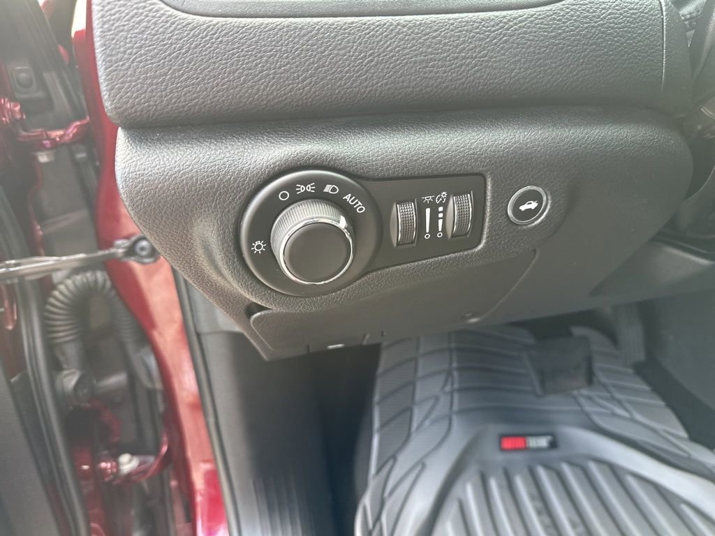 Used 2017 Chrysler 200 Limited Platinum w/ Comfort & Convenience Group image 15