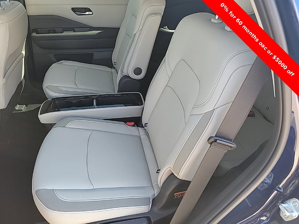 New 2025 Nissan Pathfinder SL w/ SL Premium Package image 34
