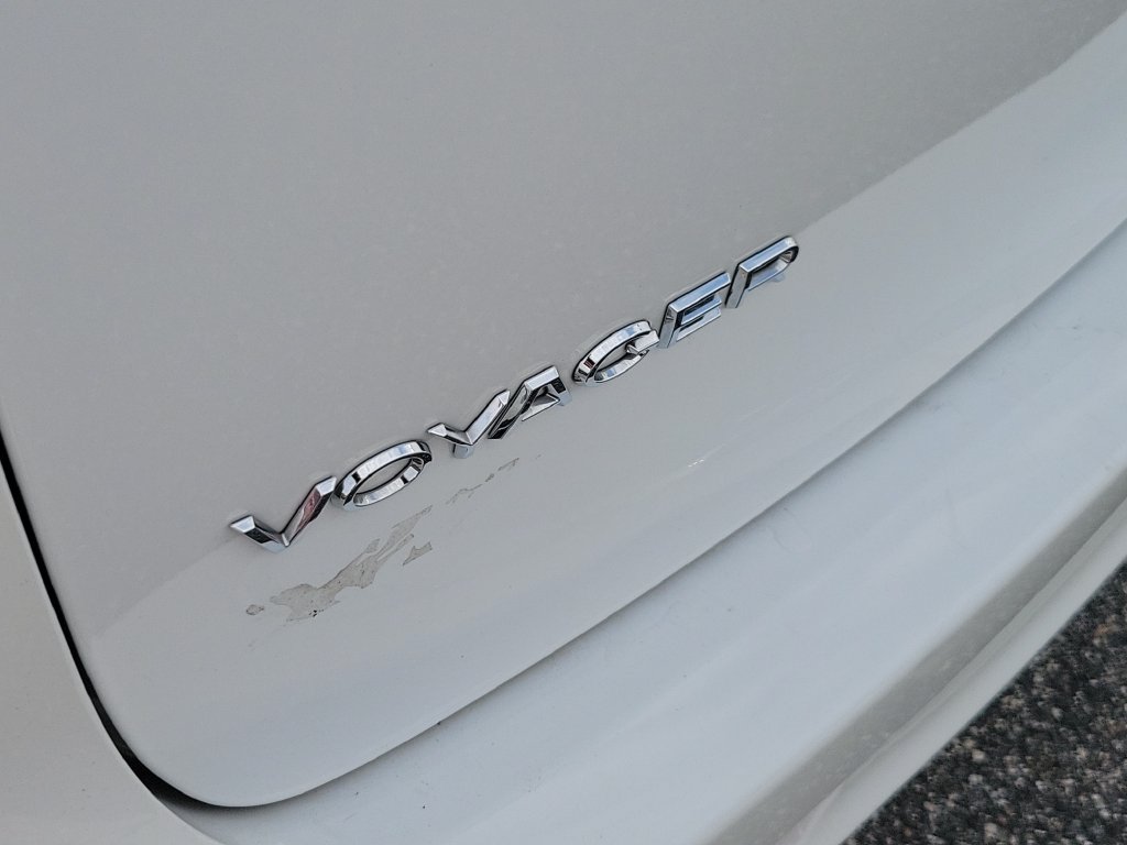Used 2022 Chrysler Voyager LX FWD image 6