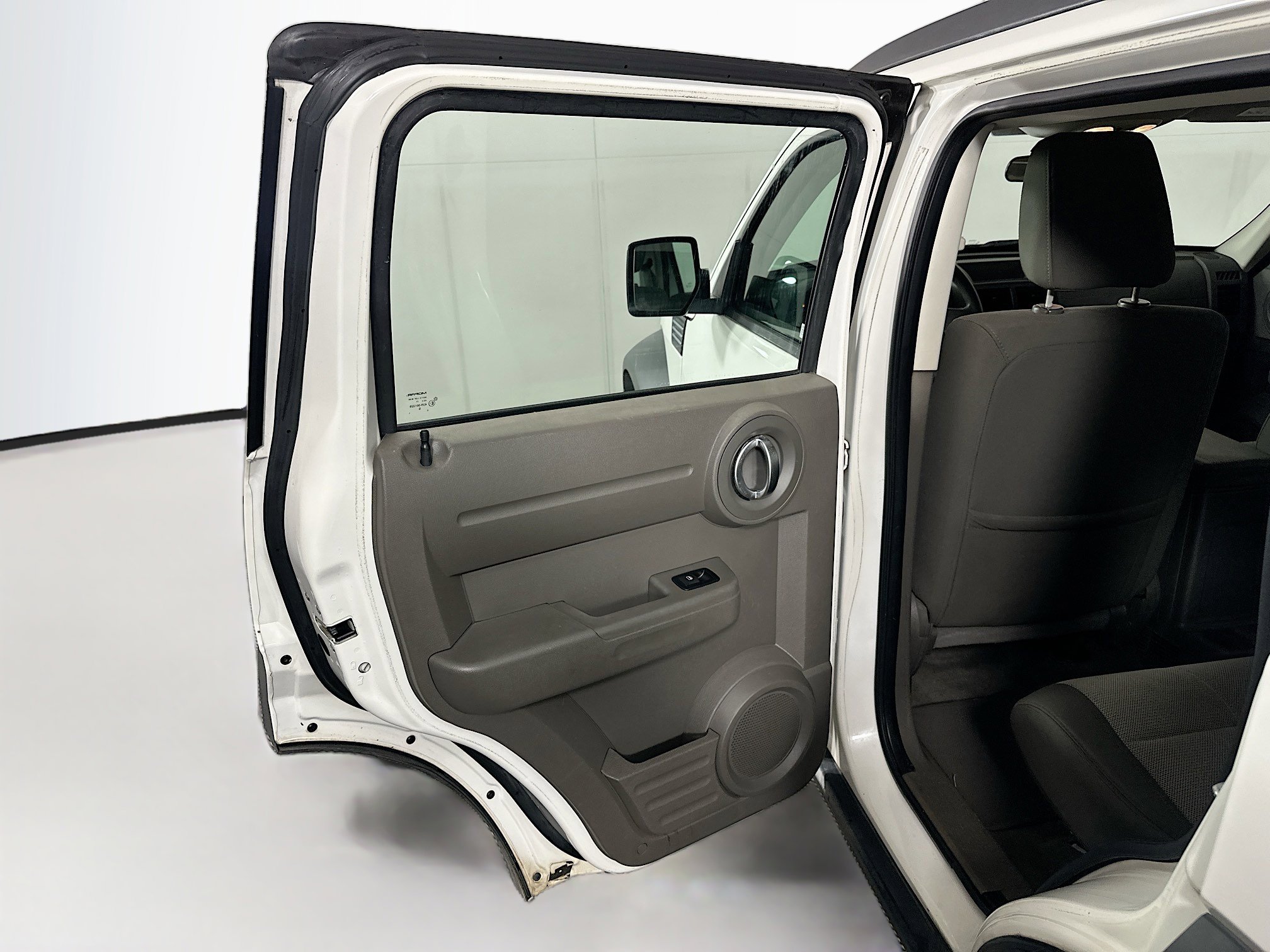 Used 2008 Dodge Nitro SXT RWD image 22