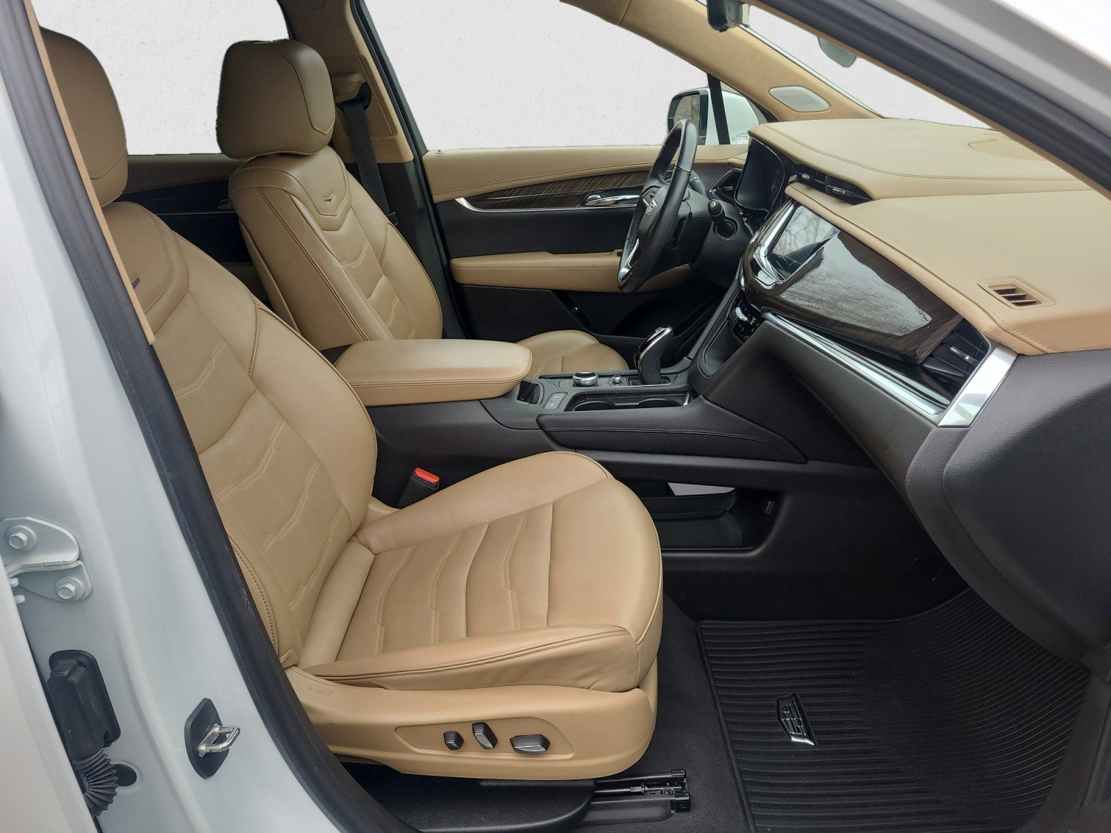 Used 2023 Cadillac XT6 Premium Luxury w/ Platinum Package FWD image 22
