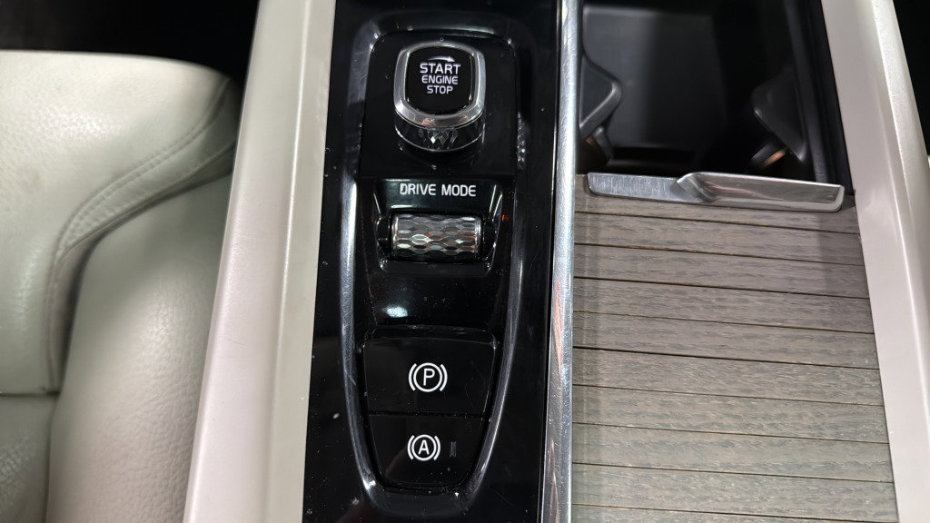 Used 2020 Volvo XC60 T5 Inscription image 33