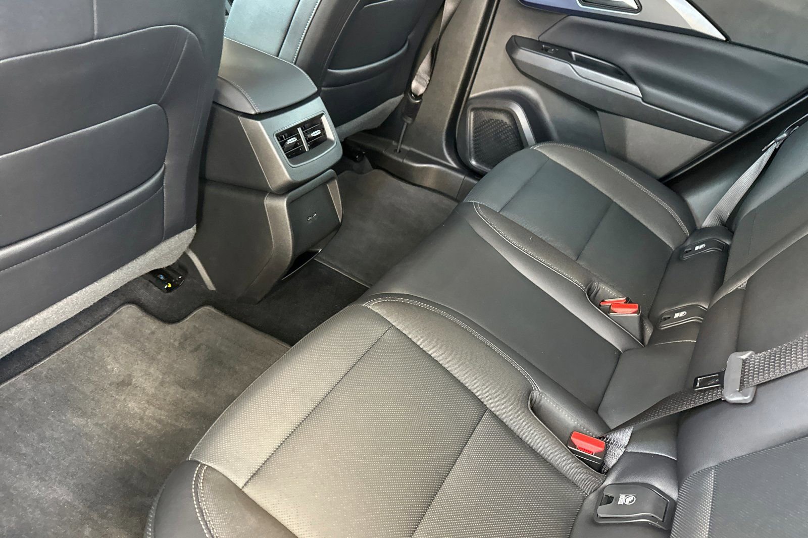 Used 2024 Chevrolet Equinox EV LT image 13