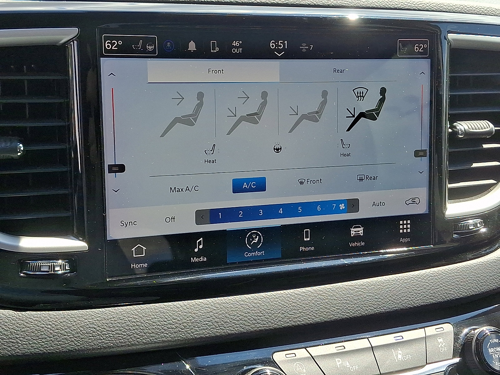 Used 2023 Chrysler Pacifica Touring-L FWD image 16