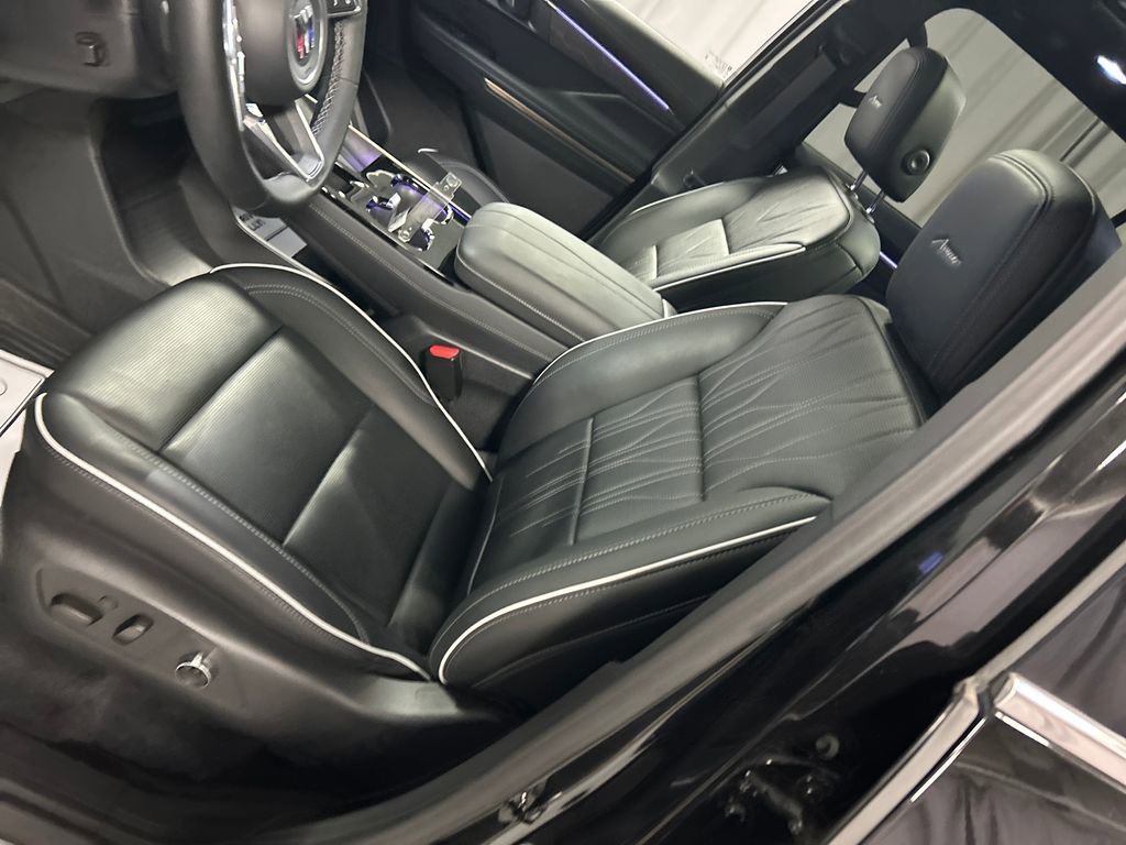Used 2025 Buick Enclave Avenir AWD/4WD image 12