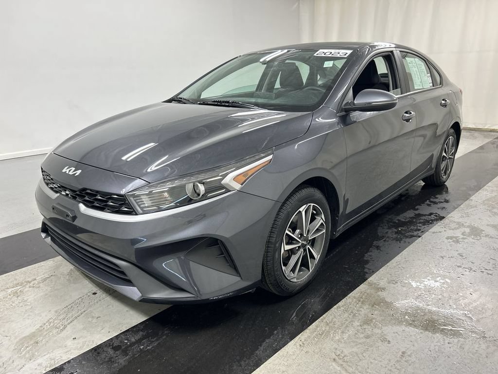 Used 2023 Kia Forte LXS w/ LXS Technology Package FWD image 5