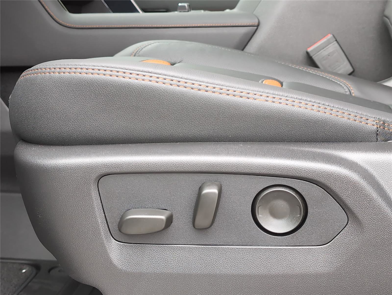 New 2026 GMC Sierra 2500 AT4 w/ AT4 Premium Plus Package image 32