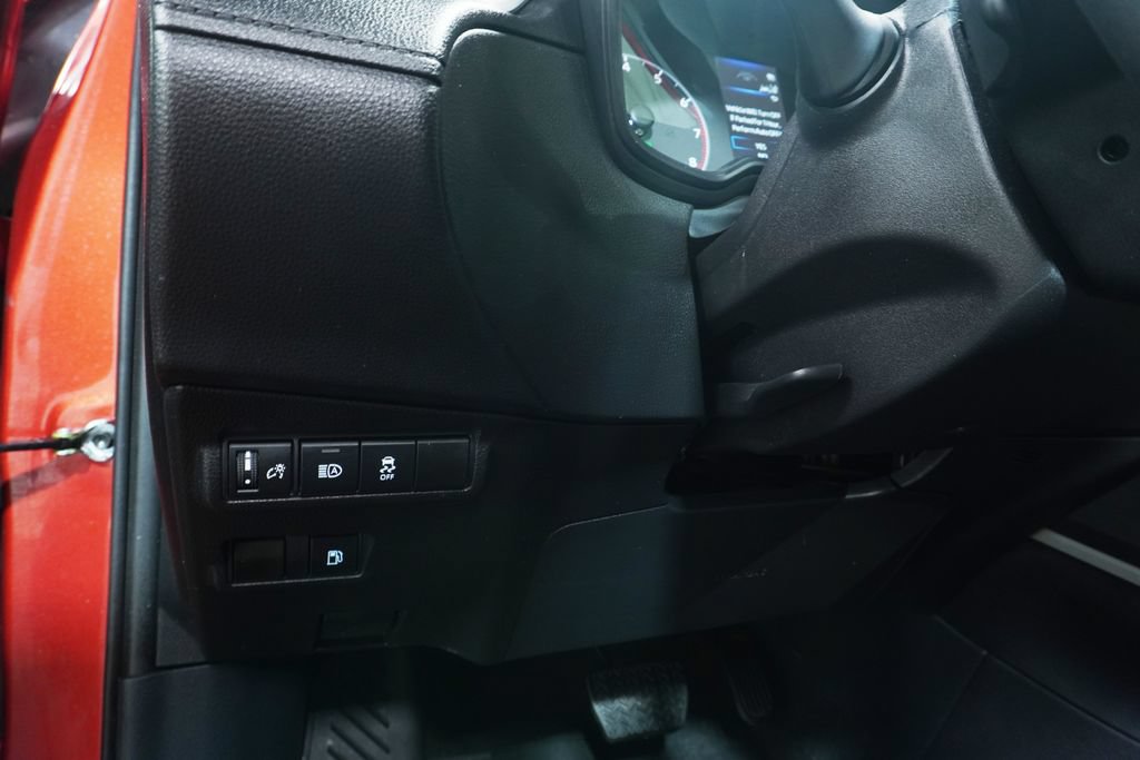Used 2025 Toyota Corolla Cross AWD Hybrid w/ Moonroof Package image 23