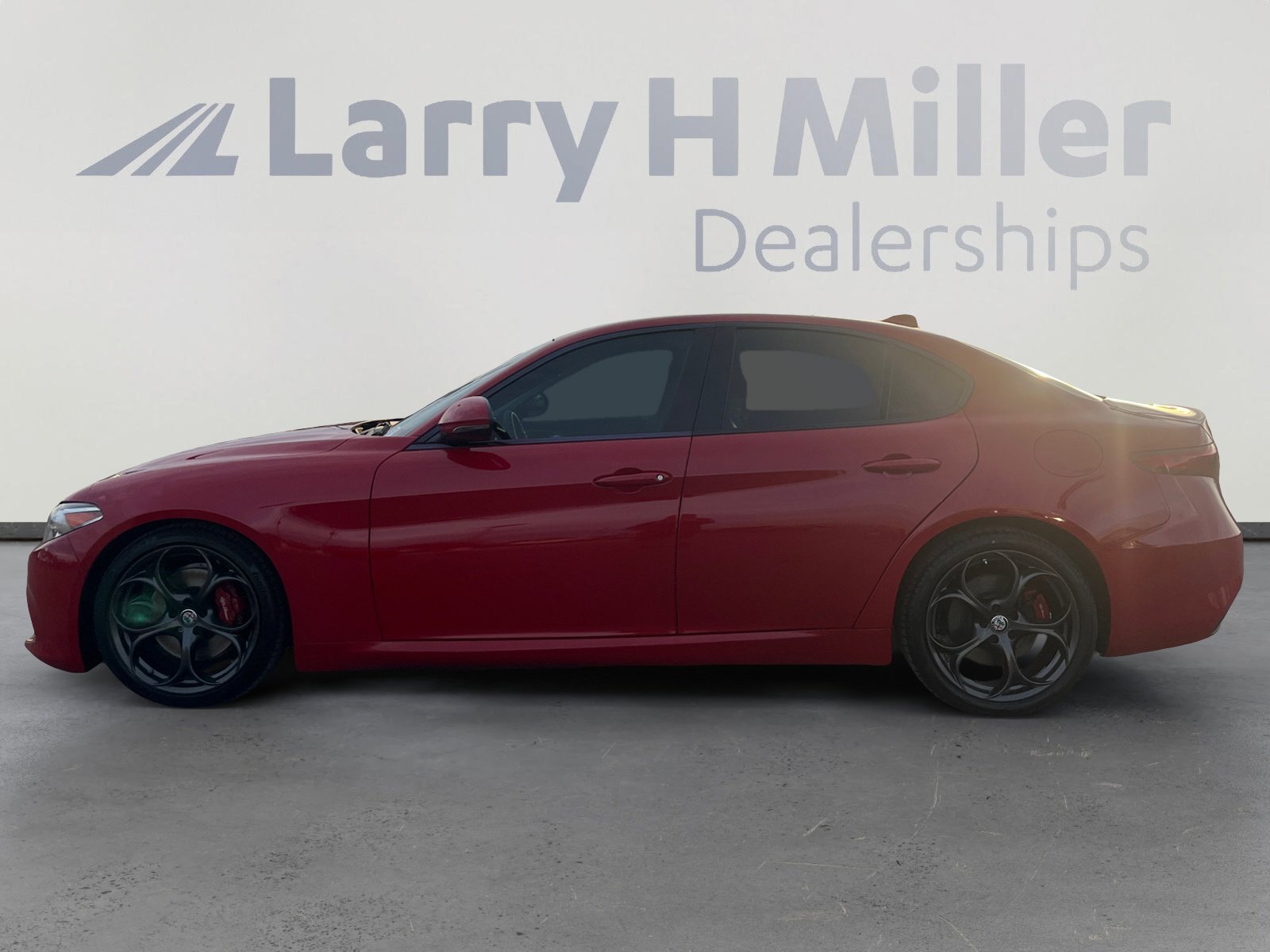 Used 2018 Alfa Romeo Giulia Base image 2