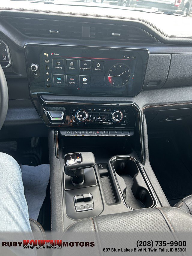 Used 2024 GMC Sierra 1500 AT4 w/ Technology Package image 8