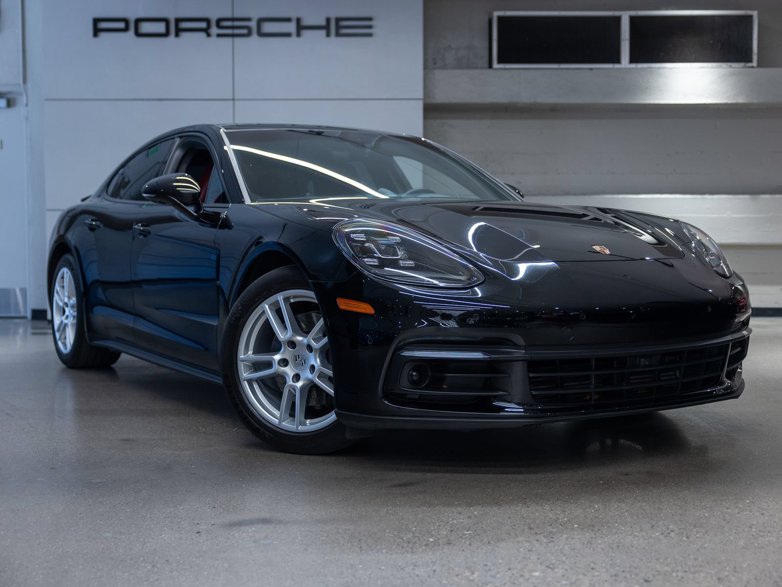 Certified 2020 Porsche Panamera image 10