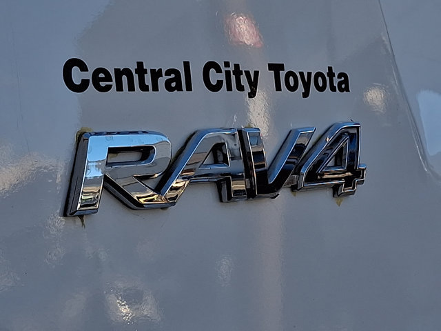 Used 2018 Toyota RAV4 XLE AWD/4WD image 30