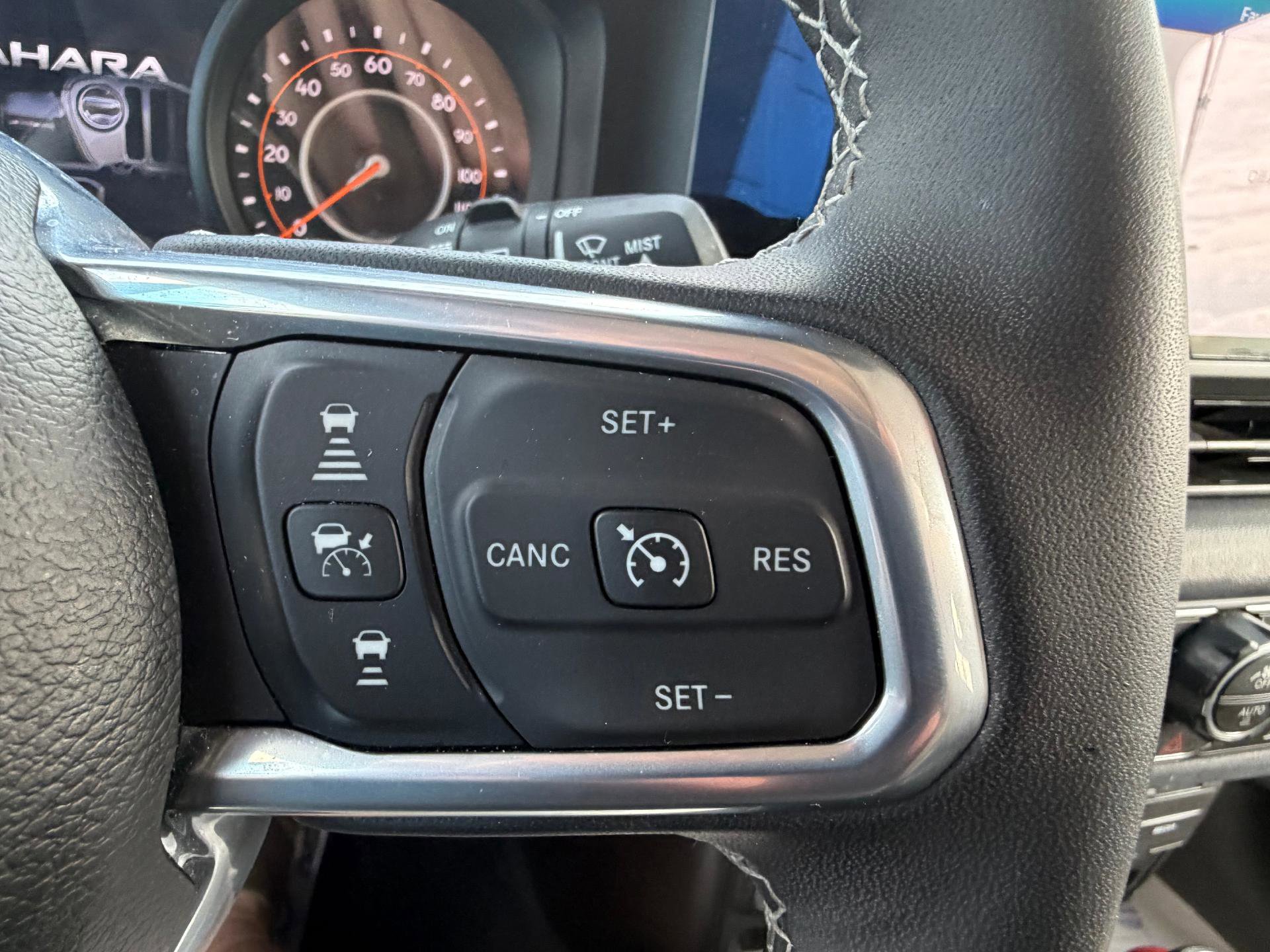 Used 2025 Jeep Wrangler Unlimited Sahara AWD/4WD image 26