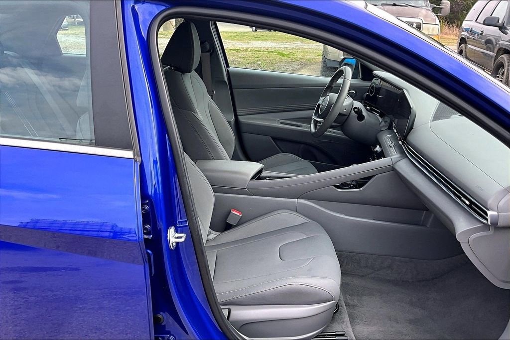 Used 2025 Hyundai Elantra SEL image 7