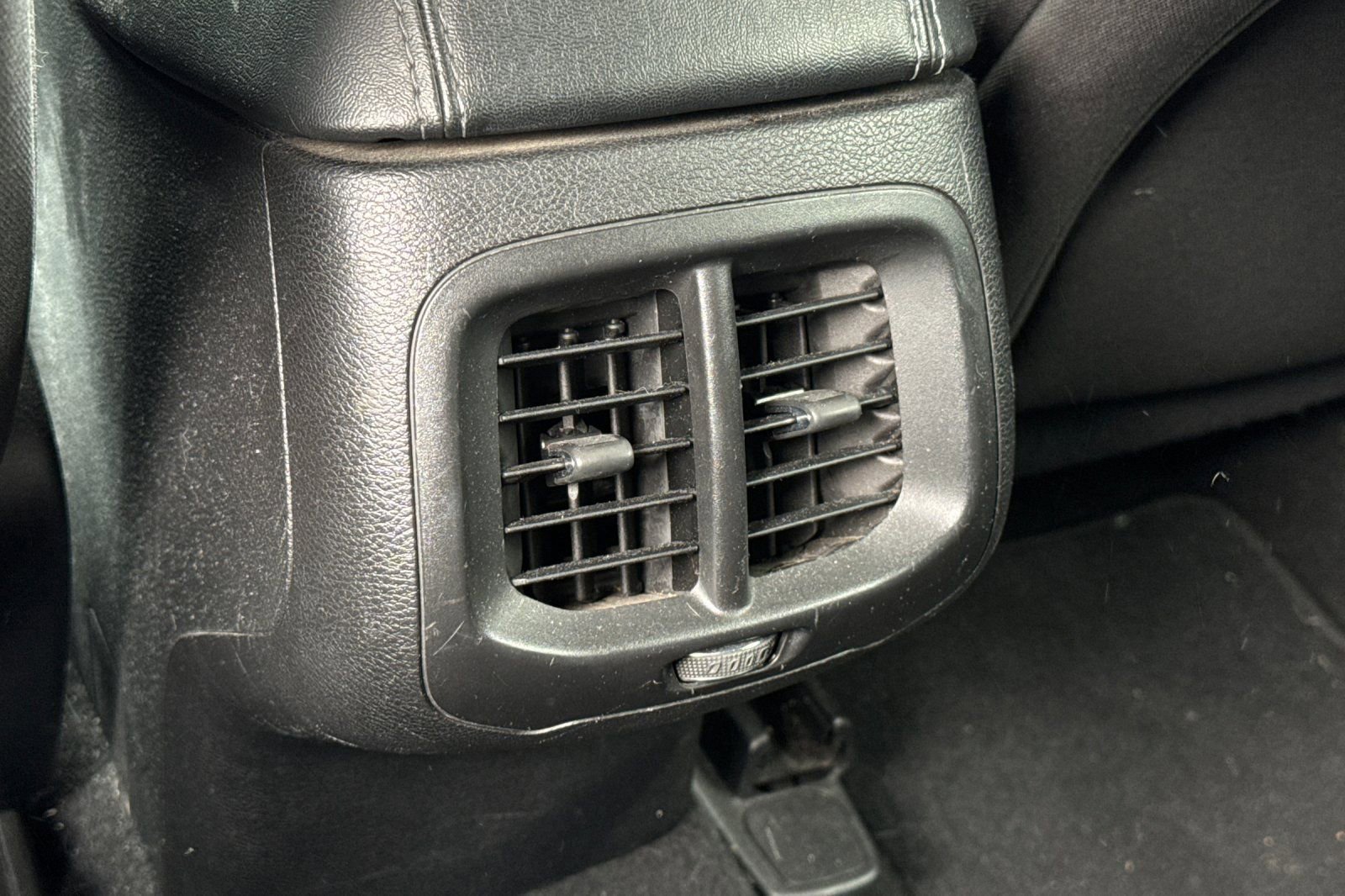 Used 2021 Jeep Cherokee Latitude FWD image 15