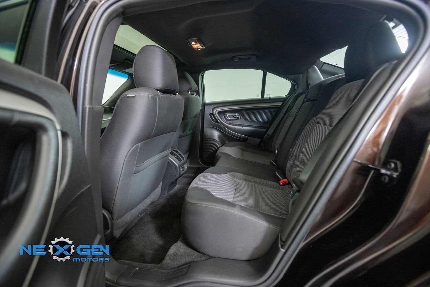 Used 2013 Ford Taurus SEL FWD image 27