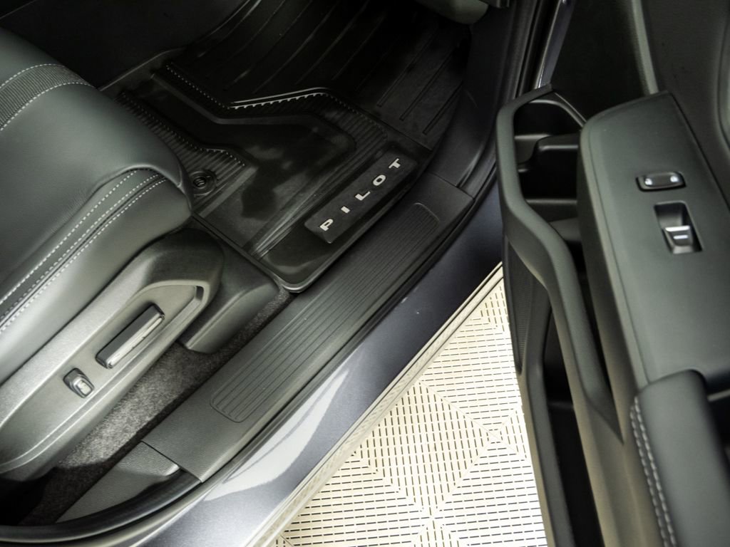 Used 2025 Honda Pilot EX-L image 22