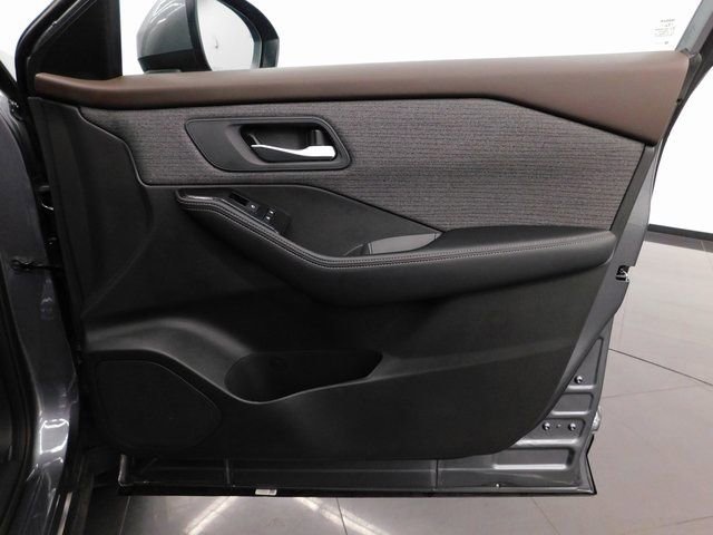 Used 2023 Nissan Rogue SV image 33