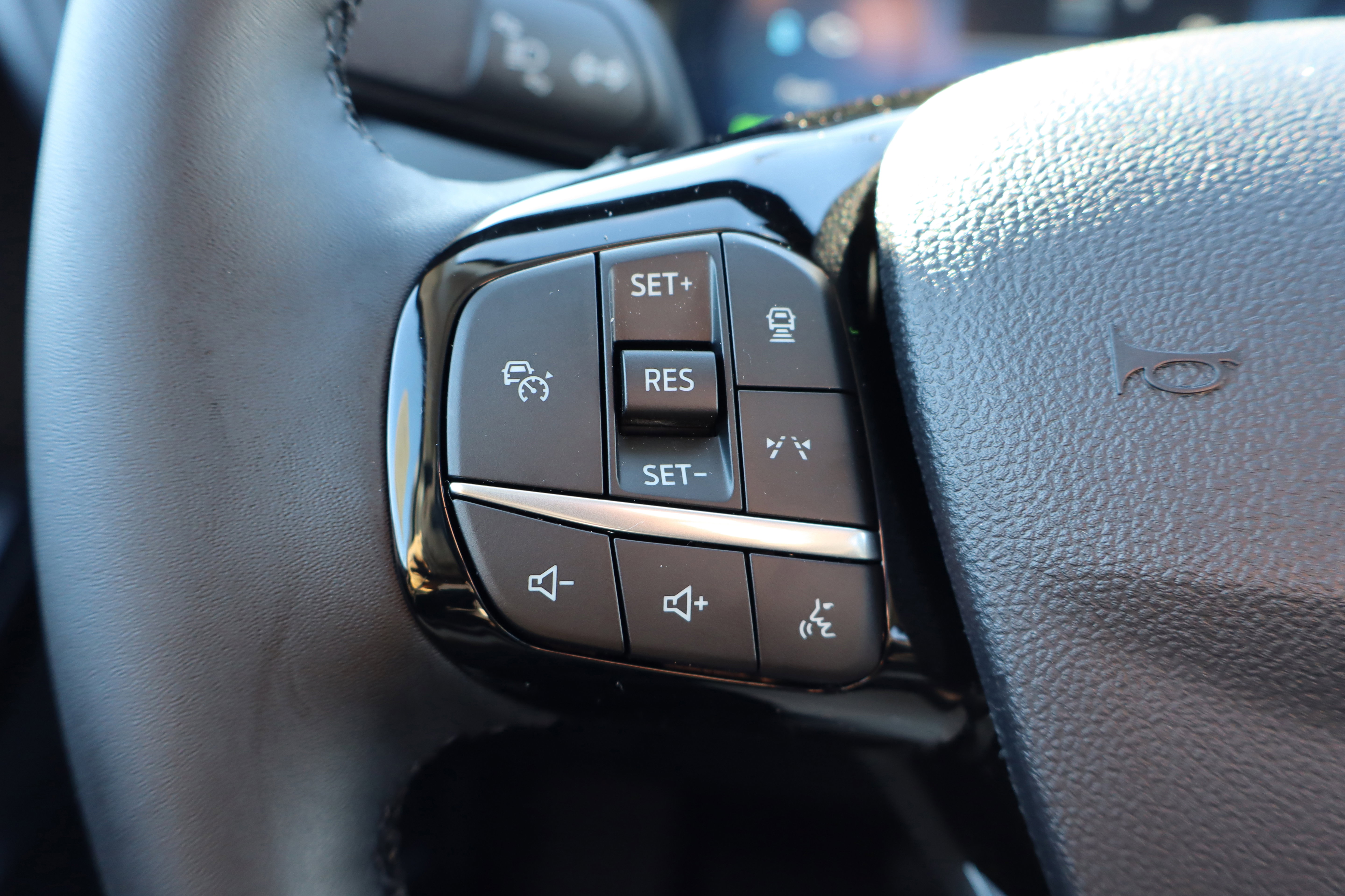 New 2025 Ford Escape SE w/ PHEV Premium Package image 15