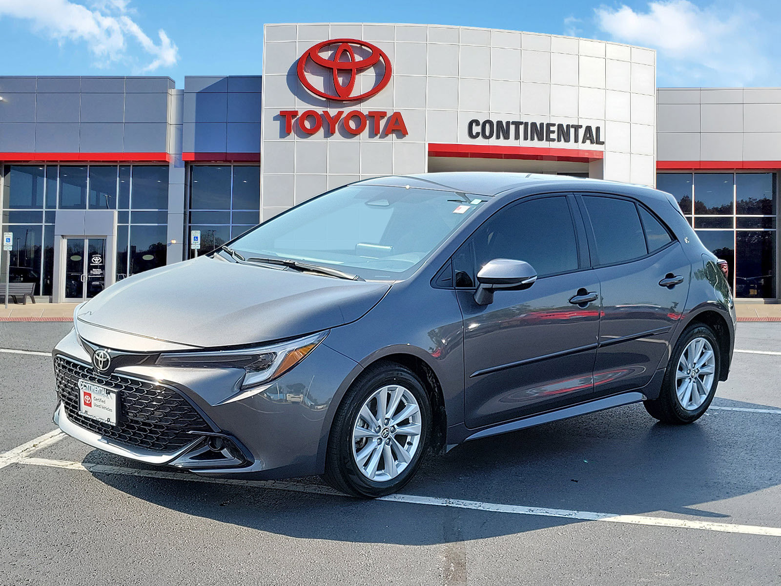 Certified 2025 Toyota Corolla SE w/ SE Package FWD image 3