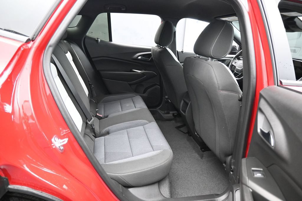 Used 2026 Chevrolet Trax RS FWD image 33