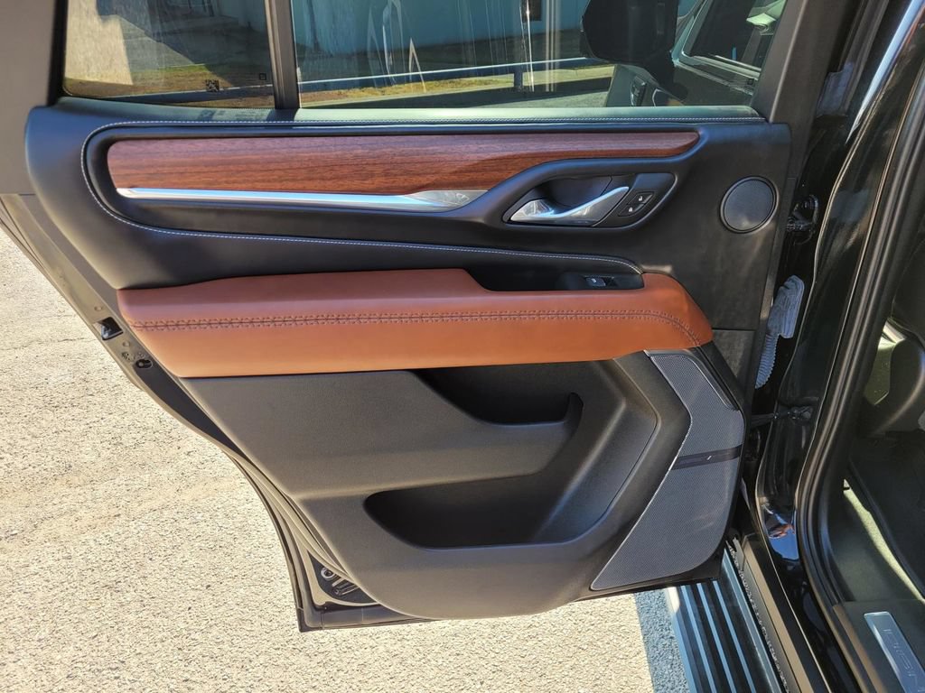 Used 2023 GMC Yukon Denali Ultimate w/ LPO, Floor Liner Package AWD/4WD image 17