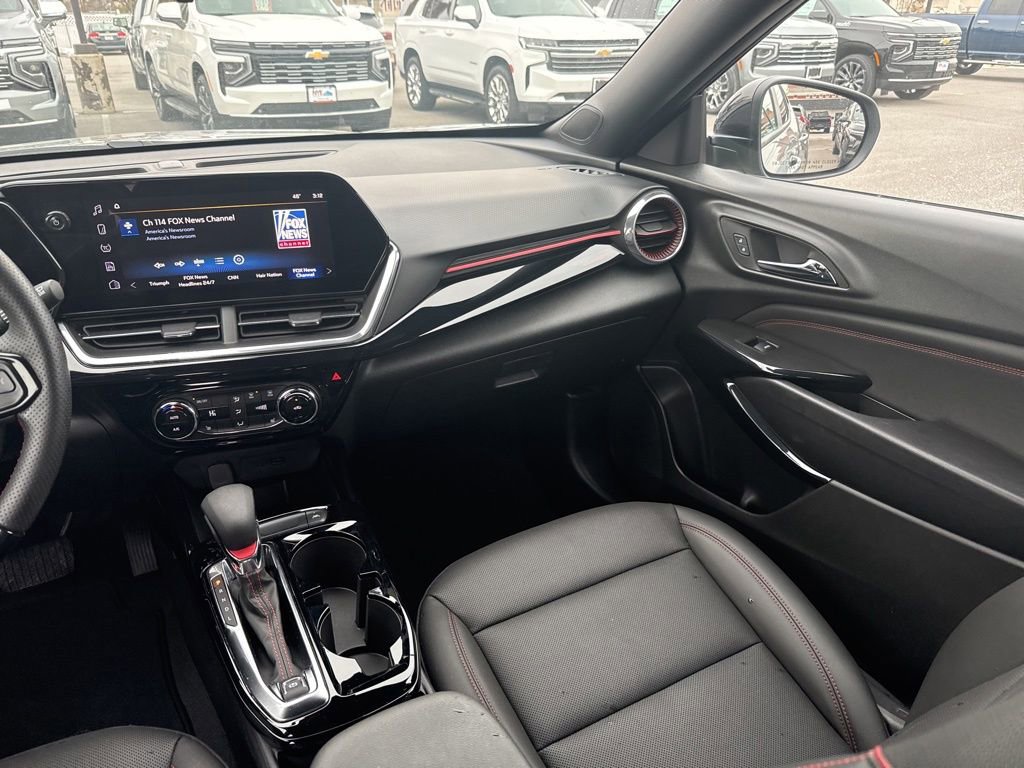 Used 2025 Chevrolet Trax RS w/ Driver Confidence Package image 13