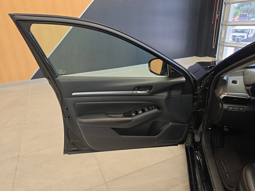 Used 2024 Nissan Altima 2.5 SR FWD image 14