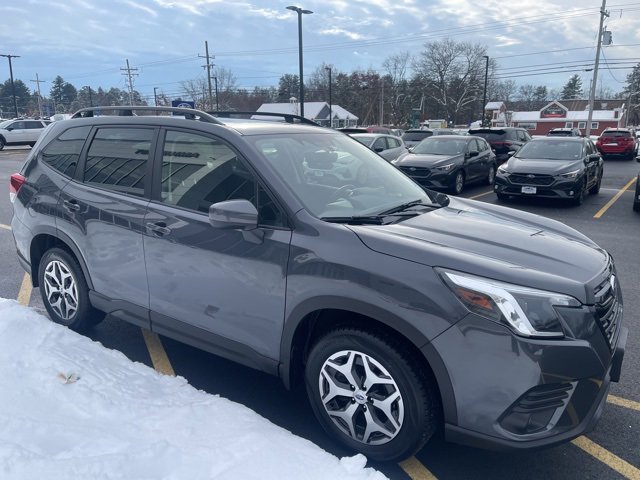 Used 2023 Subaru Forester Premium image 3