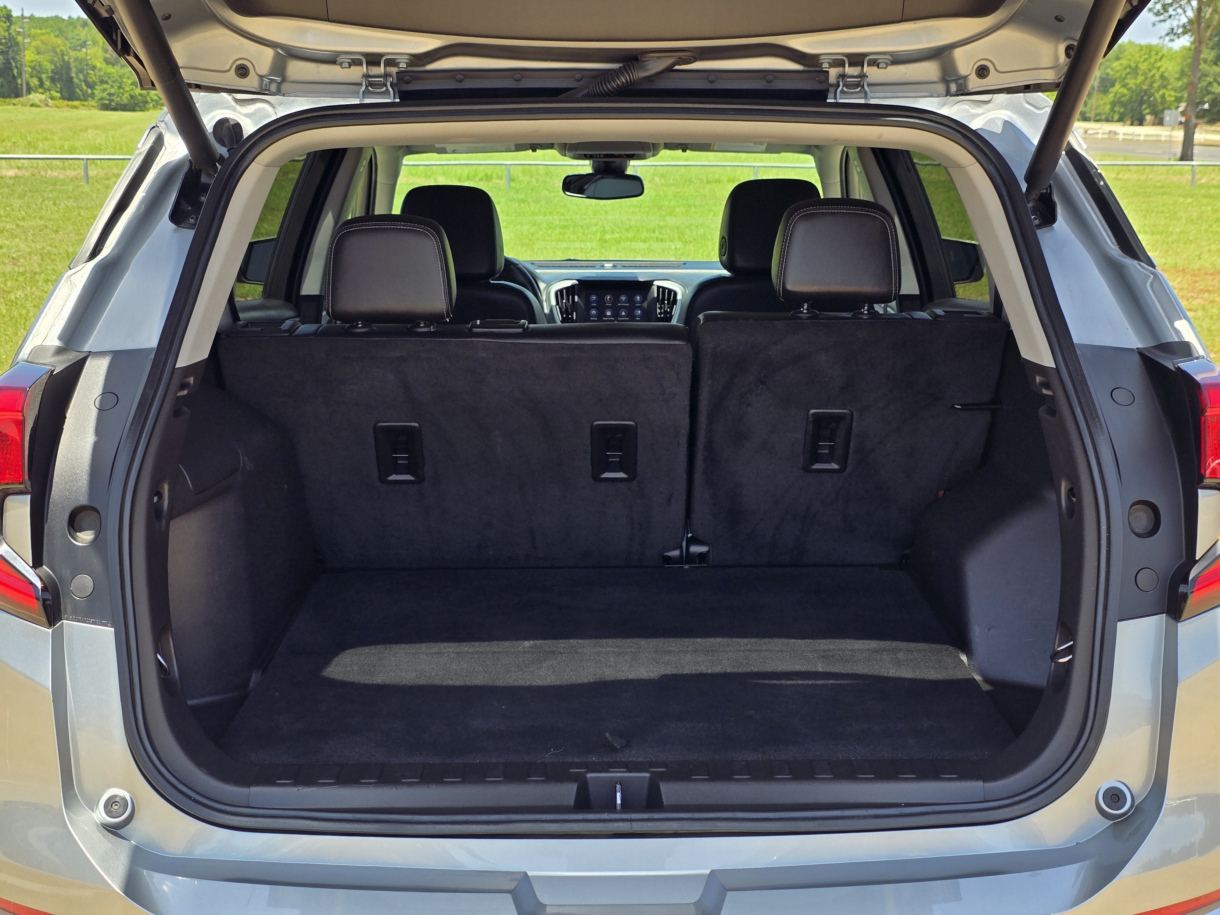 Used 2024 GMC Terrain SLT AWD/4WD image 10