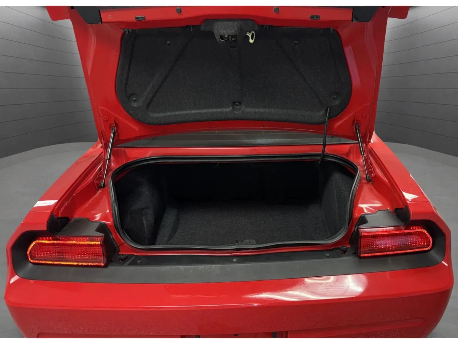 Used 2010 Dodge Challenger SE RWD image 27
