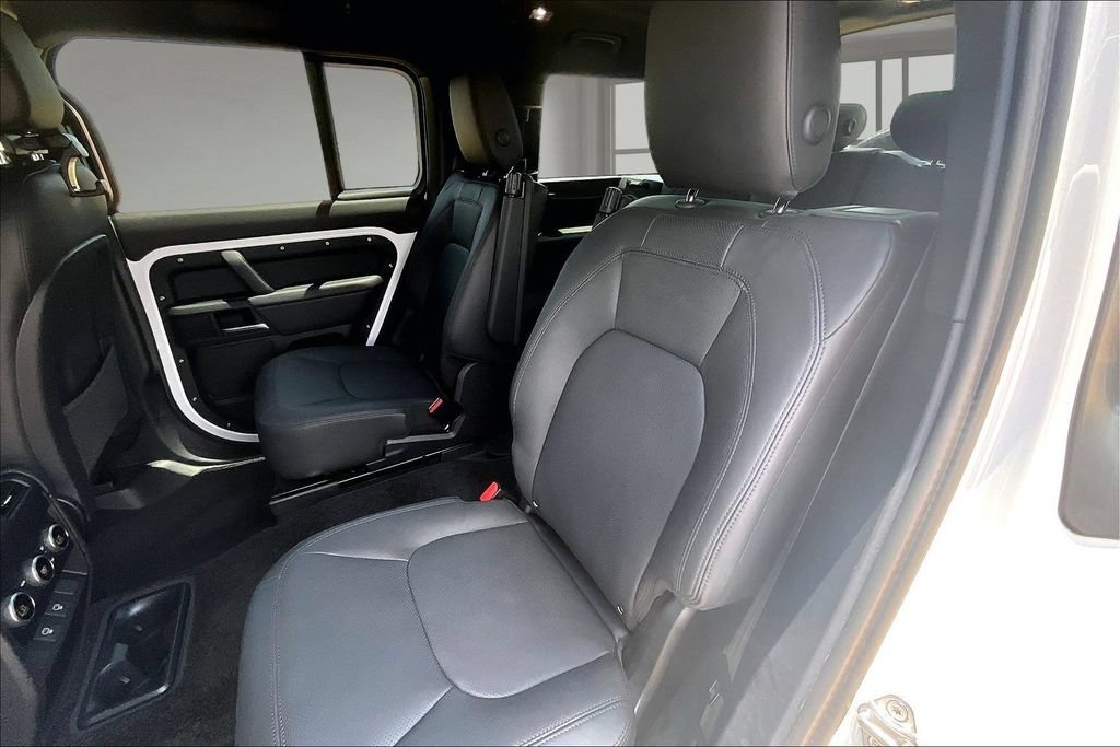 Certified 2025 Land Rover Defender 130 X-Dynamic SE AWD/4WD image 26