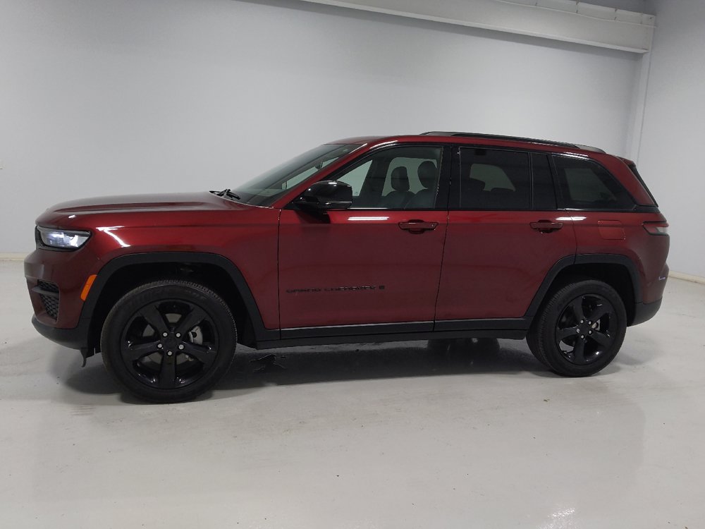 Used 2023 Jeep Grand Cherokee Altitude AWD/4WD image 2