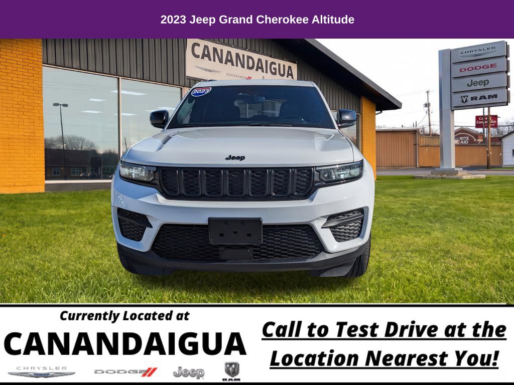 Used 2023 Jeep Grand Cherokee Altitude AWD/4WD image 3