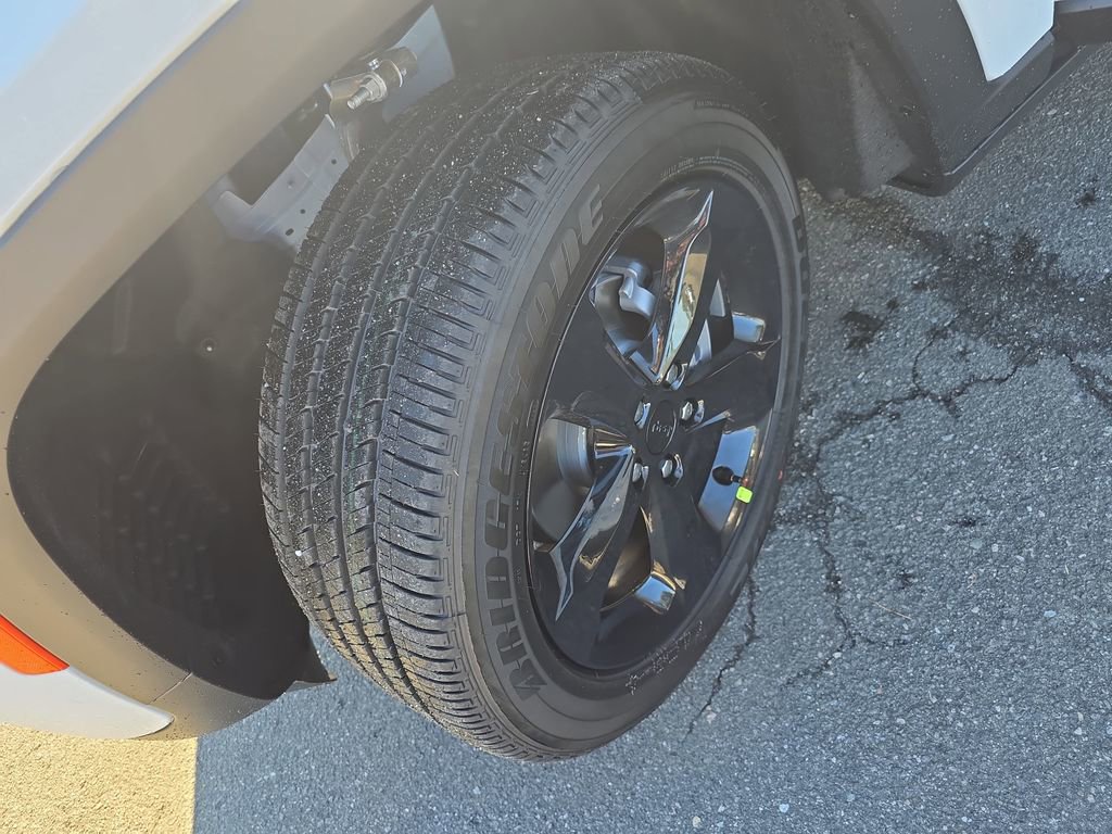 New 2025 Jeep Grand Cherokee Altitude image 33