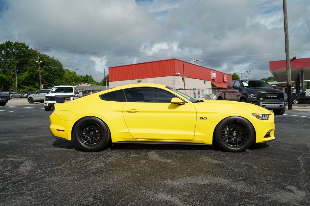 Used 2017 Ford Mustang GT w/ Black Accent Package RWD video 2