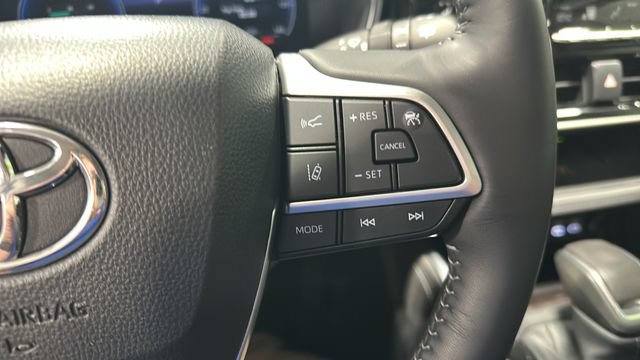 Used 2026 Toyota Highlander Platinum AWD/4WD image 16