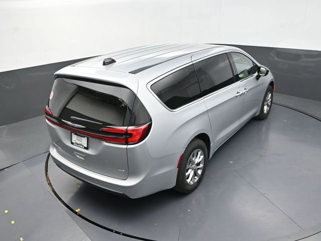 New 2026 Chrysler Pacifica Select image 17