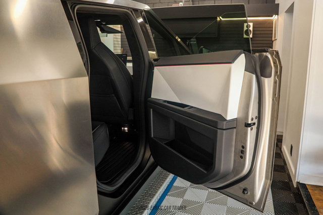 Used 2024 Tesla Cybertruck AWD Crew Cab image 23