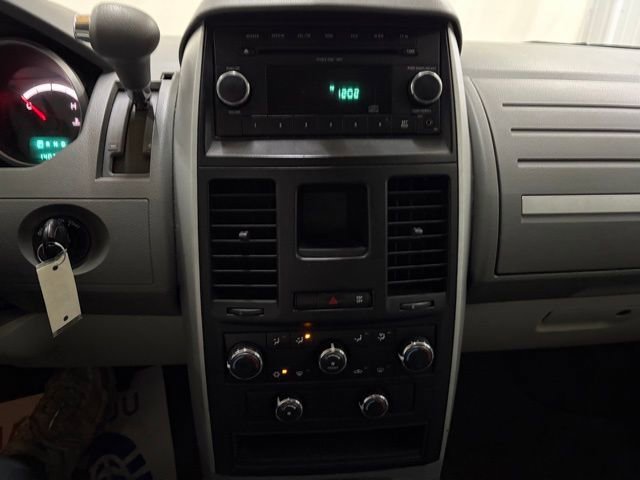 Used 2010 Dodge Grand Caravan SE w/ Climate Group image 24
