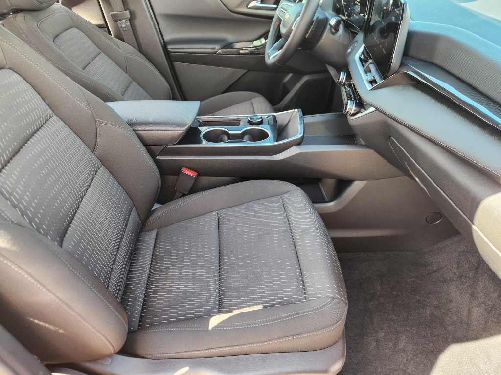 Used 2026 Chevrolet Equinox LT w/ Safety and Technology Package FWD image 12