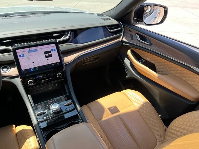 Used 2022 Jeep Grand Cherokee Summit w/ Advanced Protech Group IV AWD/4WD image 14
