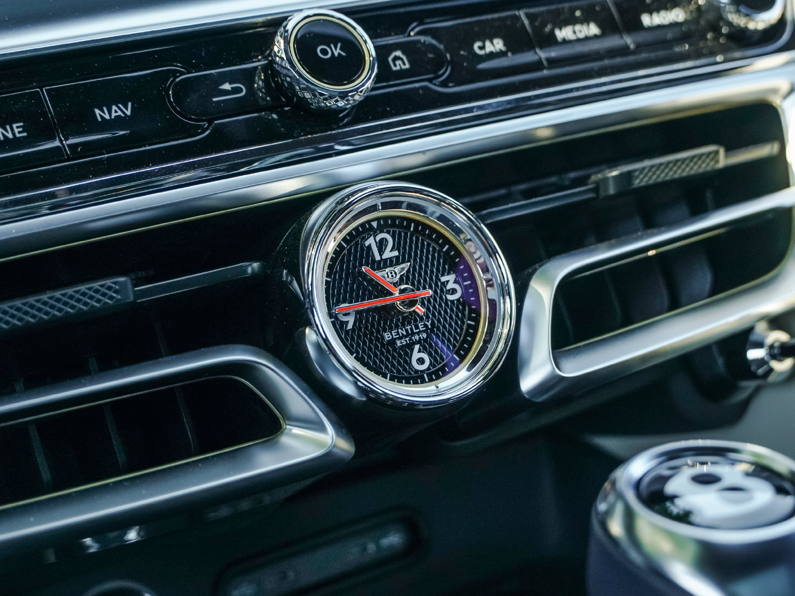 New 2025 Bentley Flying Spur Plug-In Hybrid AWD/4WD image 15