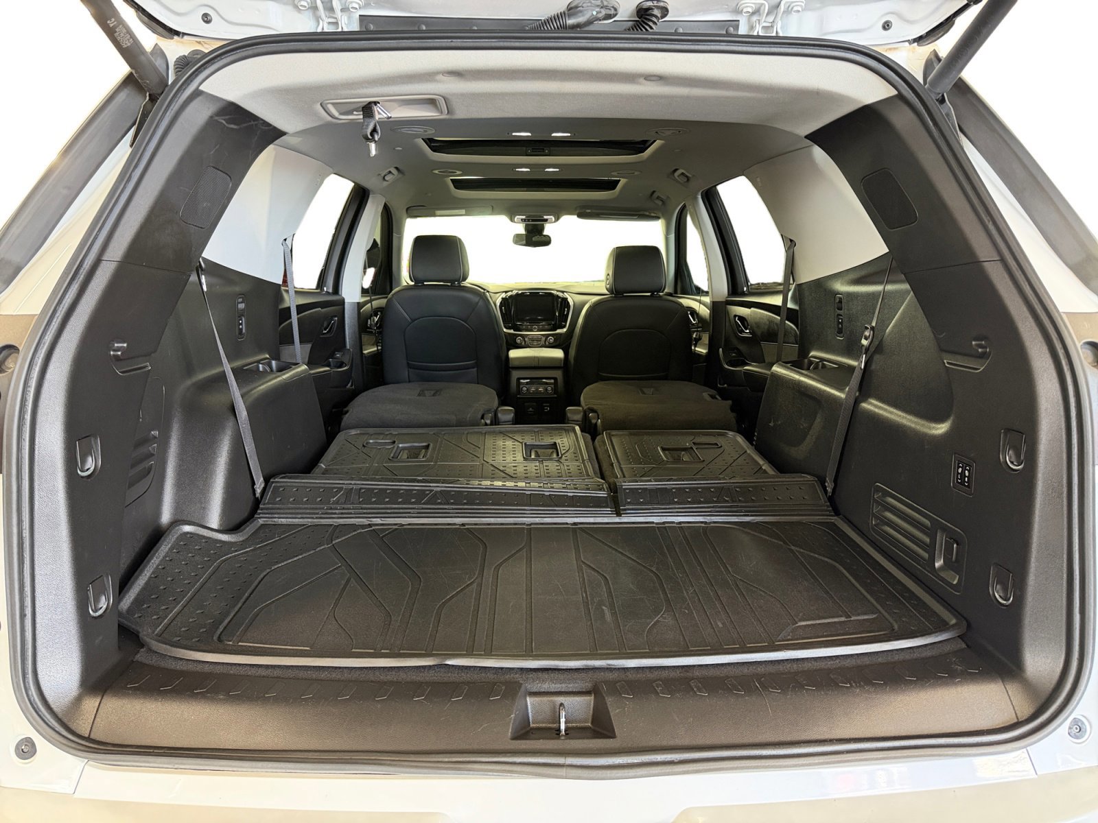 Used 2020 Chevrolet Traverse High Country w/ LPO, Floor Liner Package AWD/4WD image 31