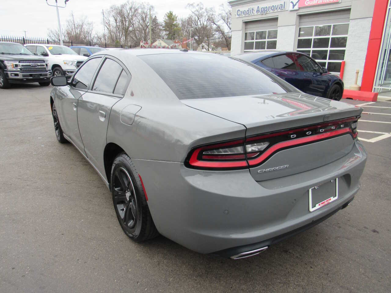 Used 2019 Dodge Charger SXT RWD image 7