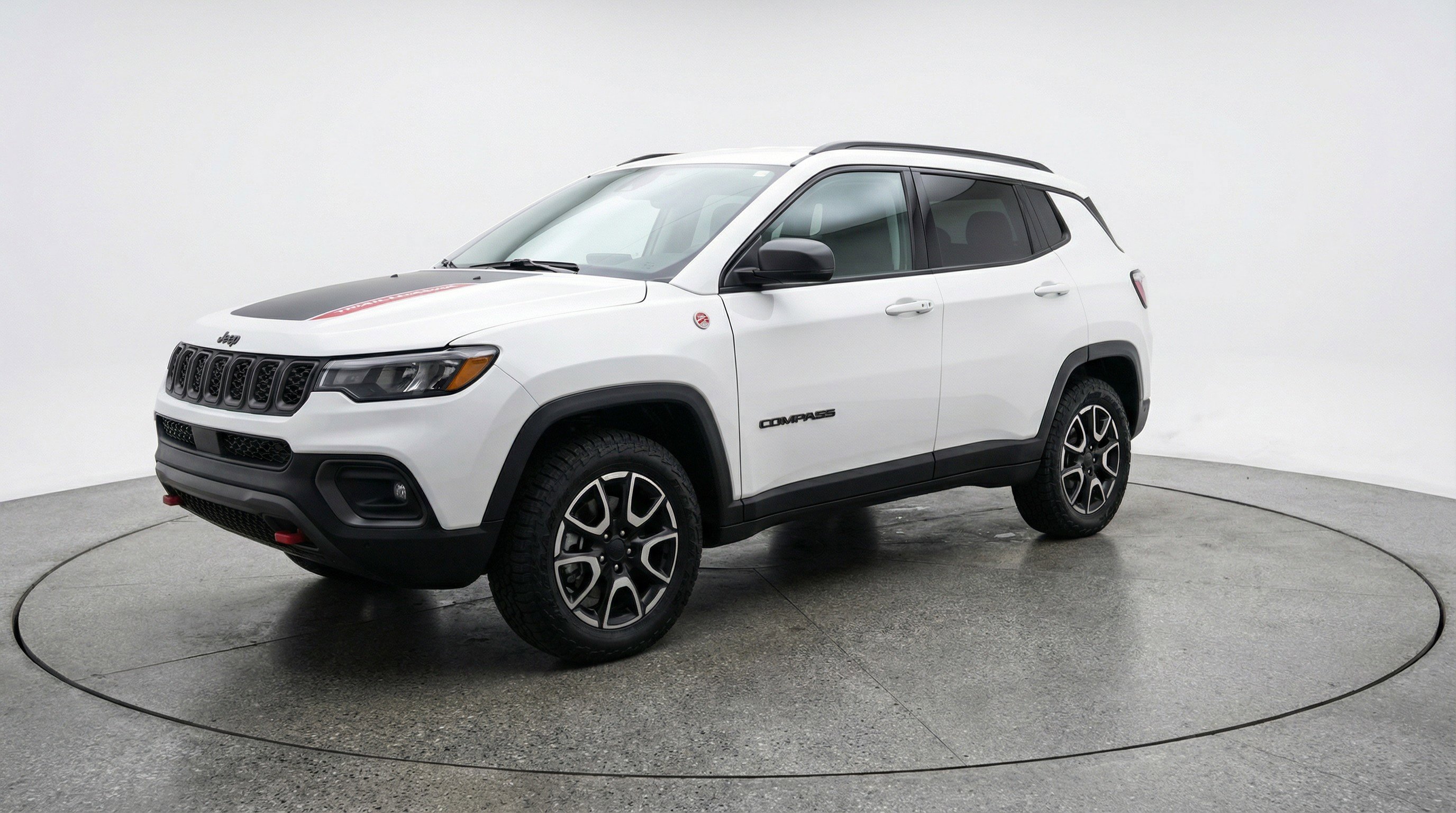 Used 2025 Jeep Compass Trailhawk AWD/4WD image 3