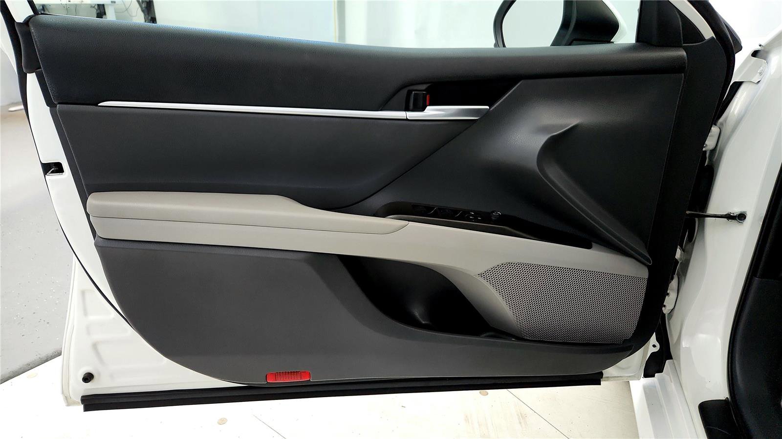 Used 2022 Toyota Camry LE w/ Carpet Mat Package (TMS) image 22